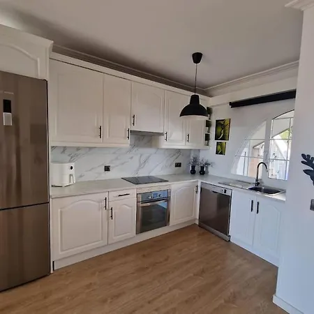 شقة Porta Nova Family أذيخي